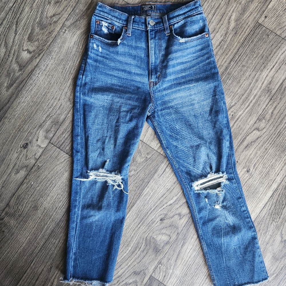 Abercrombie Curve Love Ultra High Rise Ankle Straight Jean Size 2 Reg